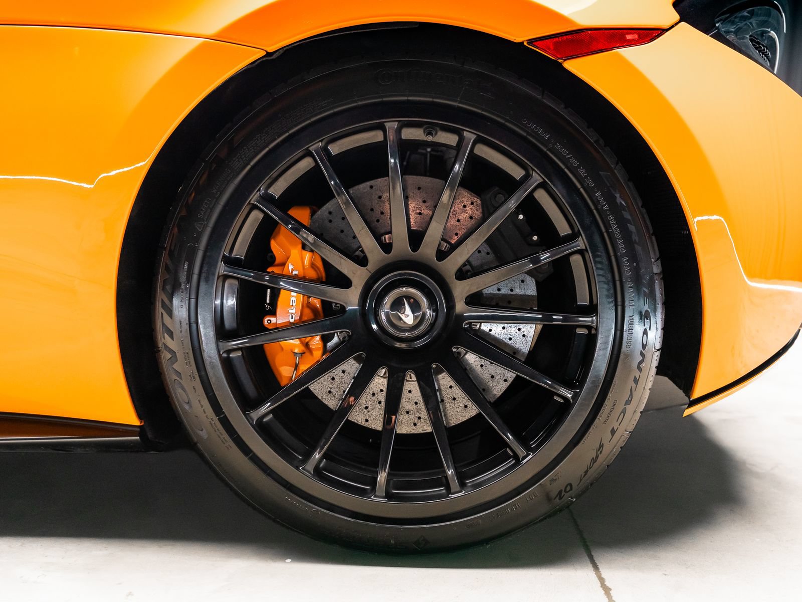 Used 2020 McLaren 620R RWD image 43