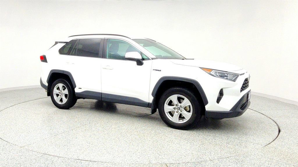 Used 2020 Toyota RAV4 XLE image 3