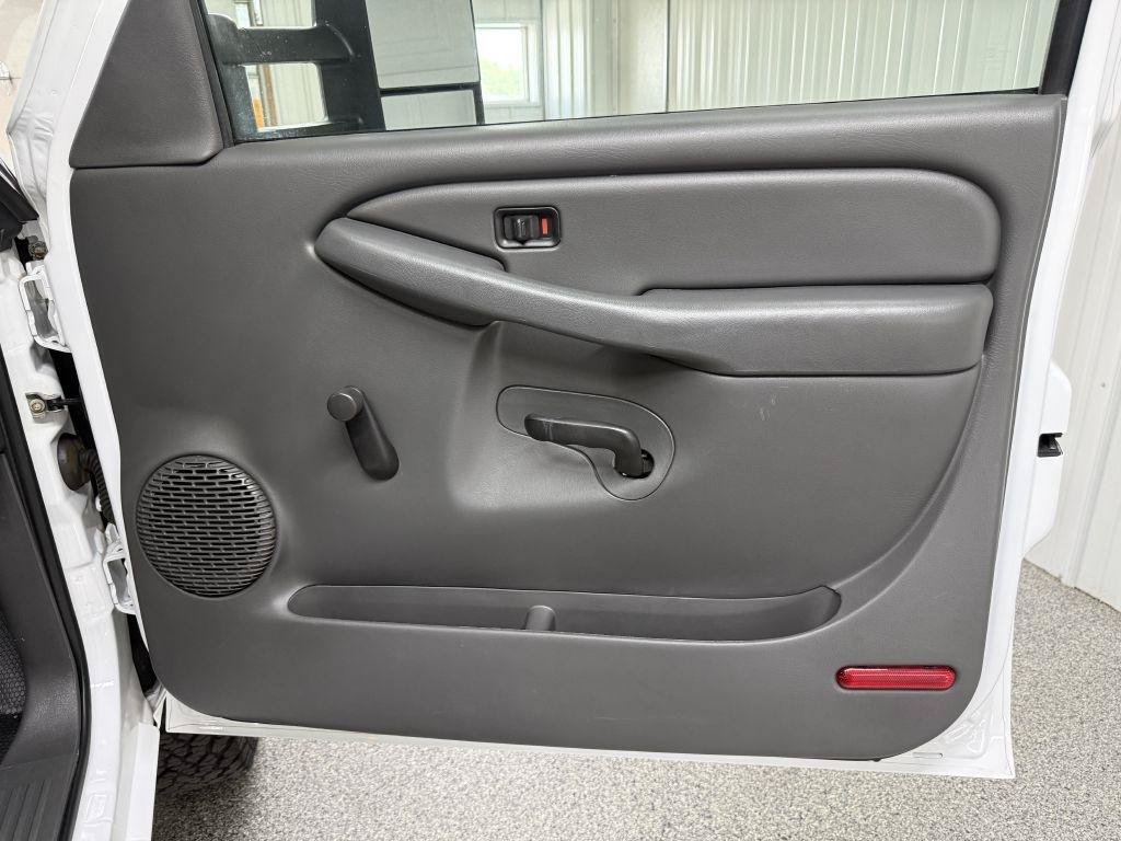 Used 2005 GMC Sierra 2500 W/T AWD/4WD image 36