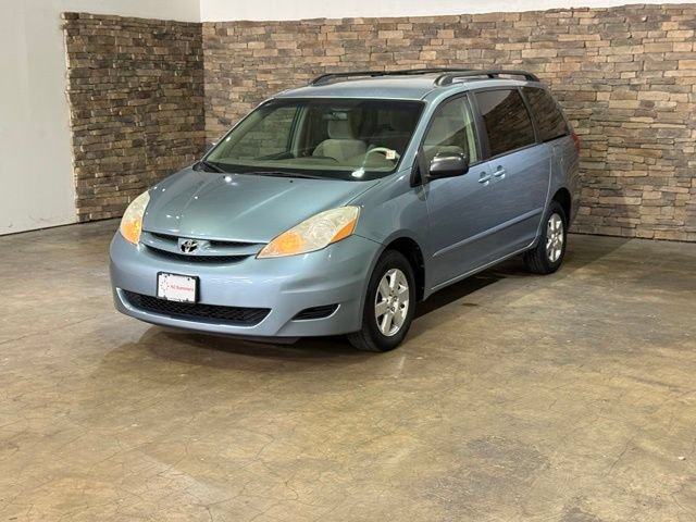 Used 2010 Toyota Sienna LE FWD image 4