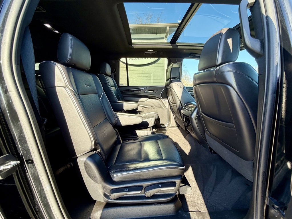 Used 2023 Cadillac Escalade ESV Sport image 21