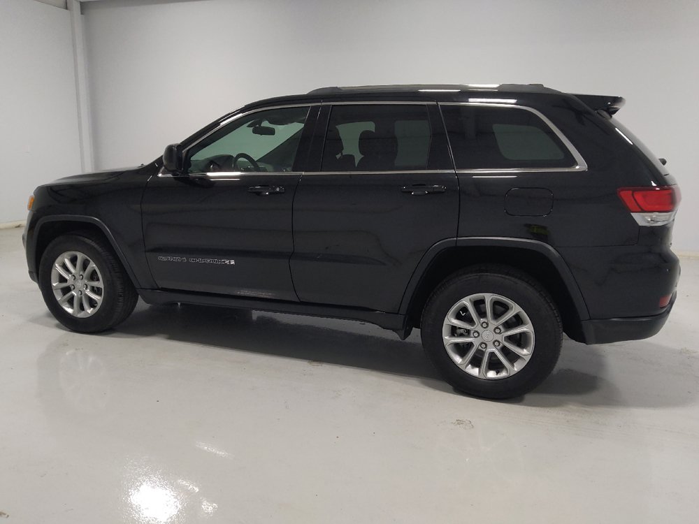 Used 2021 Jeep Grand Cherokee Laredo w/ Security & Convenience Group AWD/4WD image 3