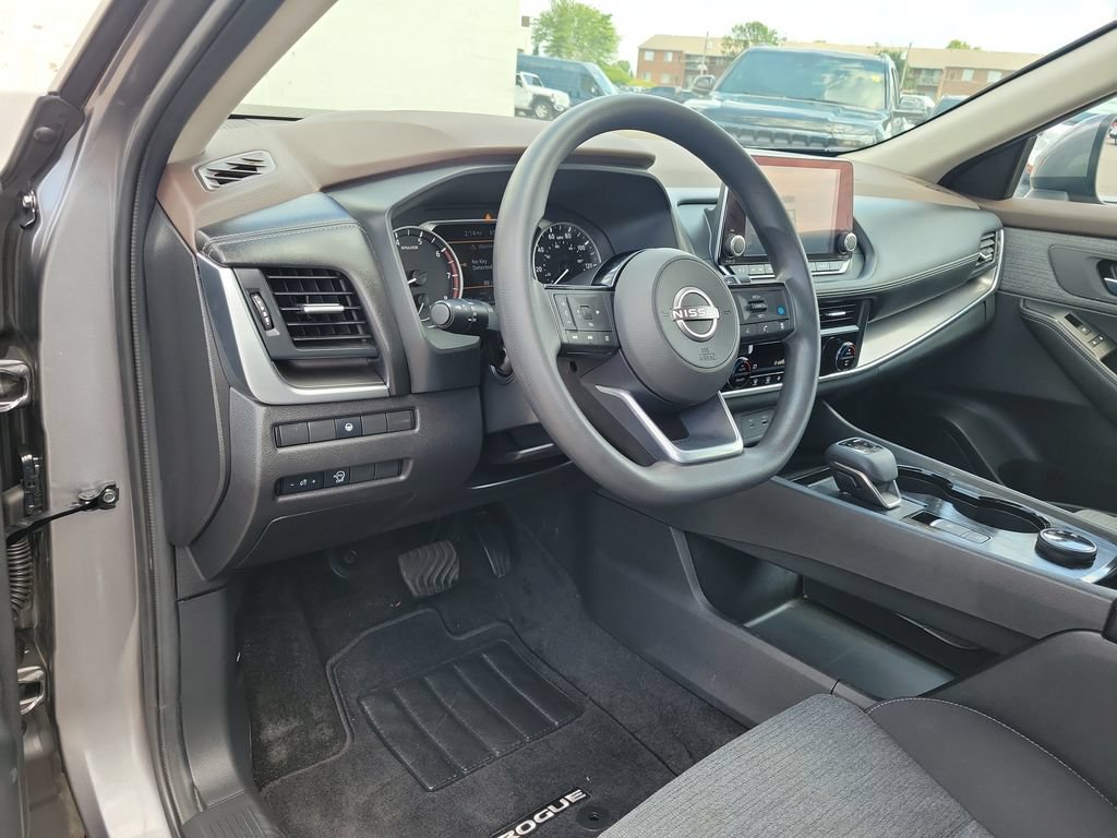 Used 2023 Nissan Rogue SV AWD/4WD image 17