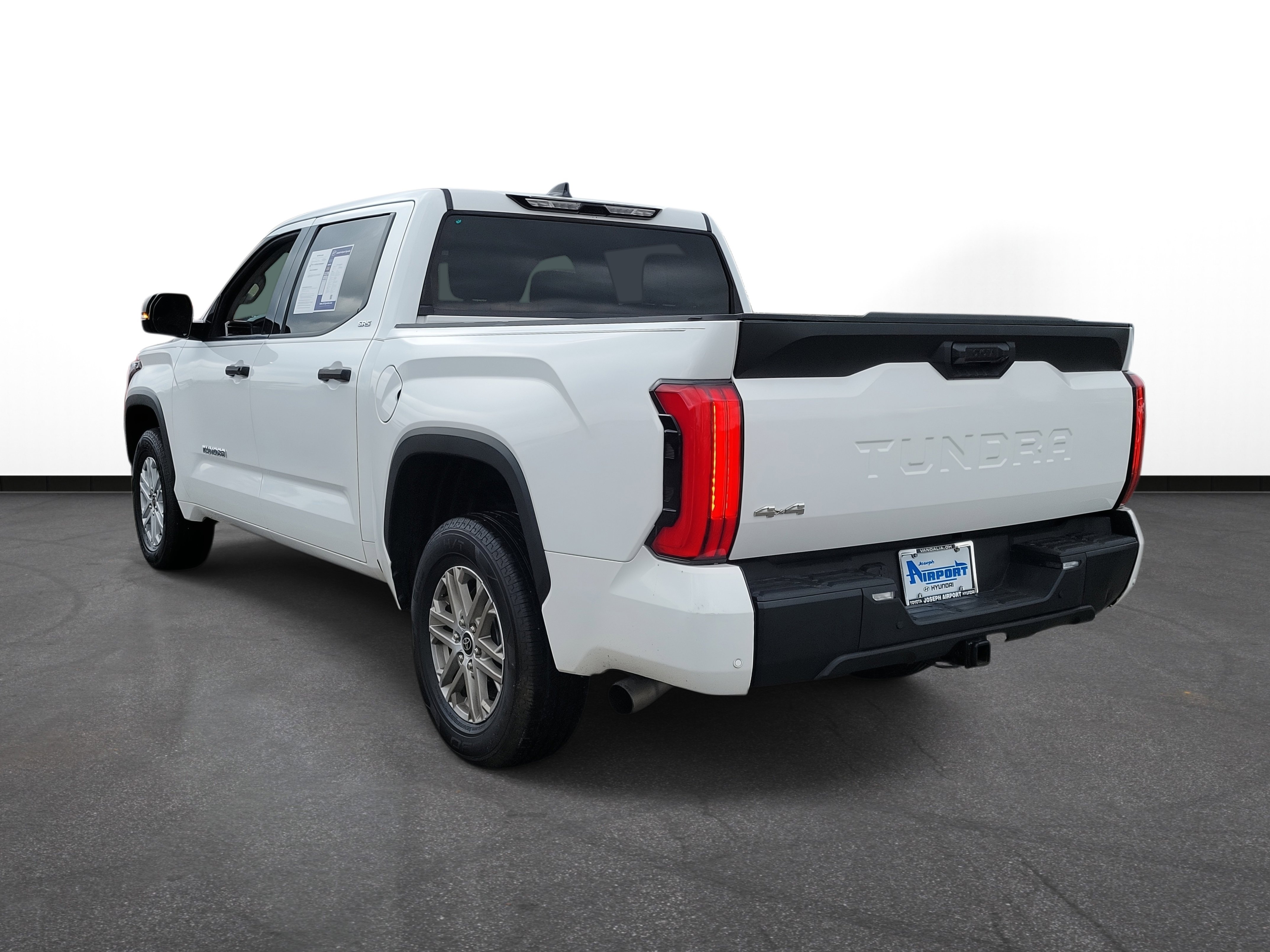Used 2022 Toyota Tundra SR5 w/ SR5 Convenience Package image 3