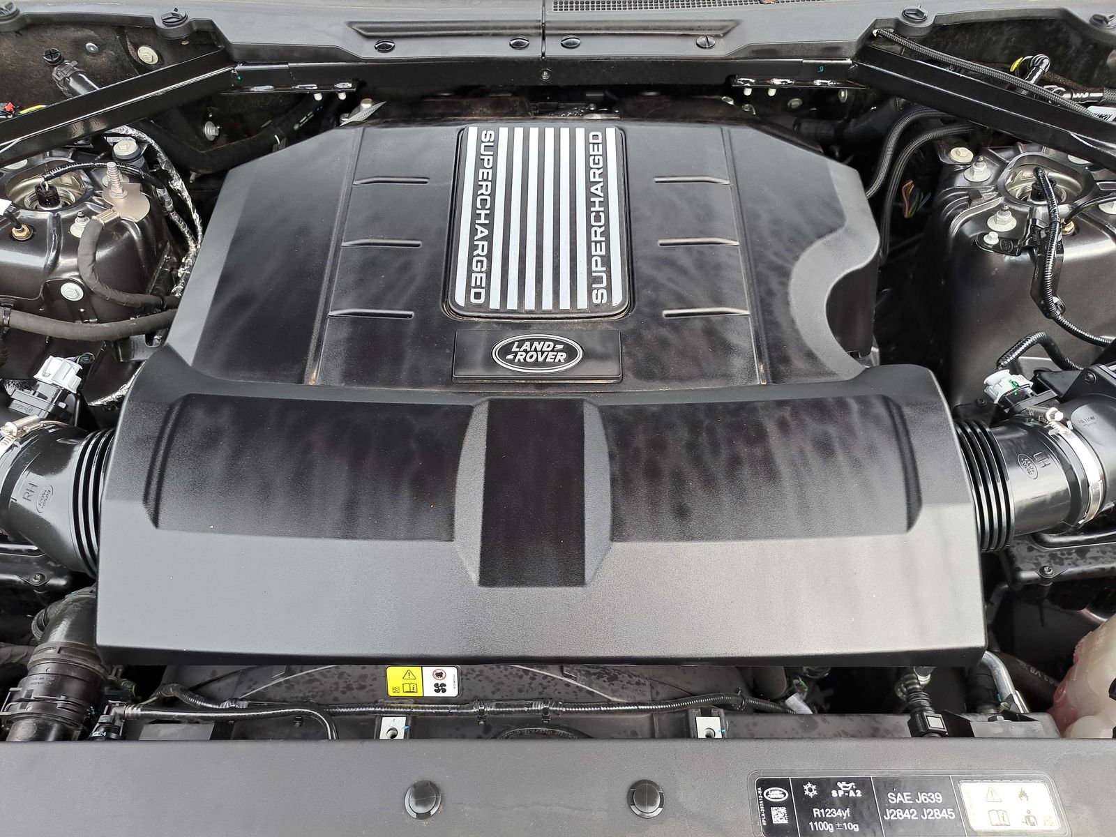 Used 2025 Land Rover Defender 110 V8 image 32