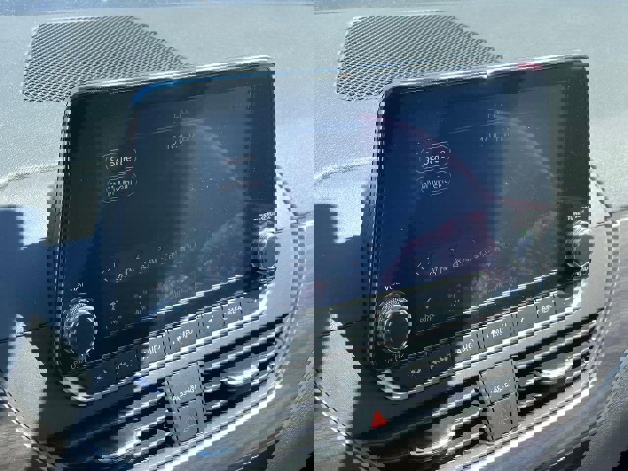 Used 2025 Nissan Altima 2.5 SV image 9