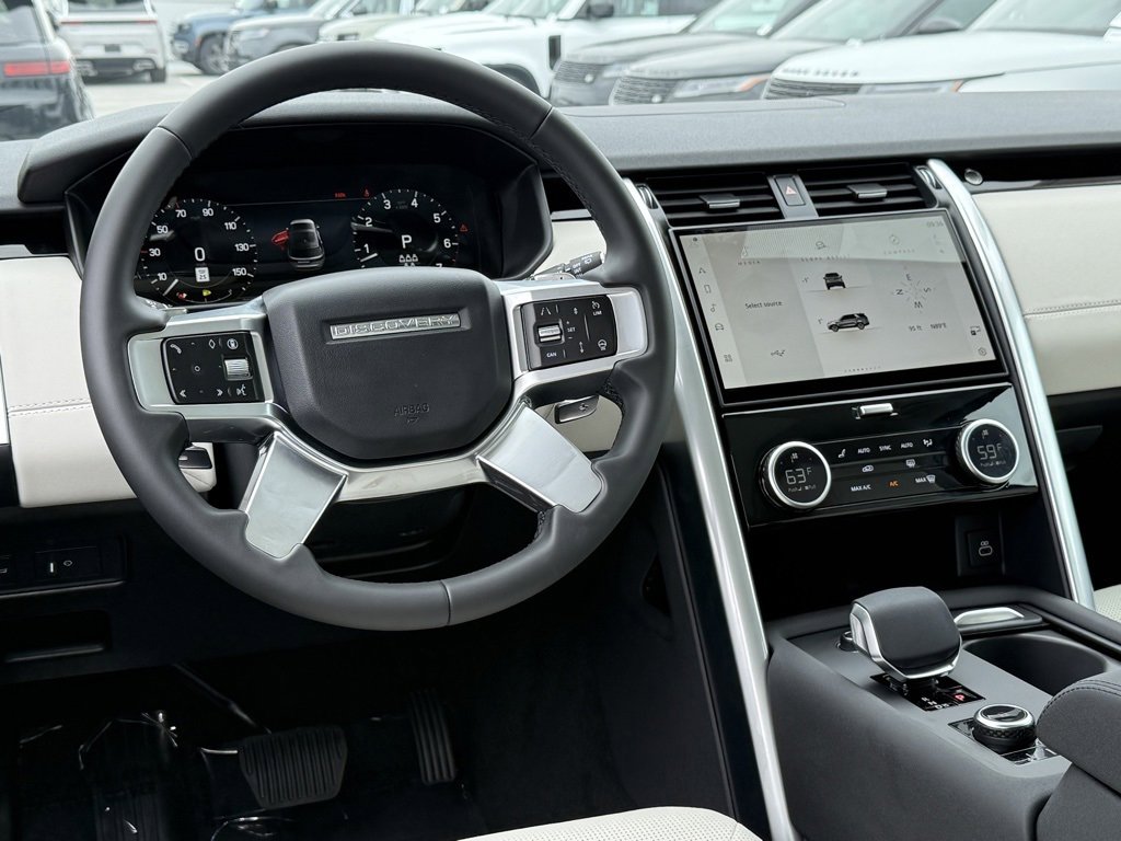 New 2025 Land Rover Discovery S image 24