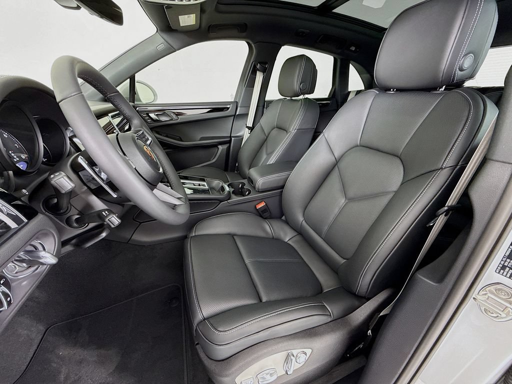 New 2026 Porsche Macan AWD/4WD image 5