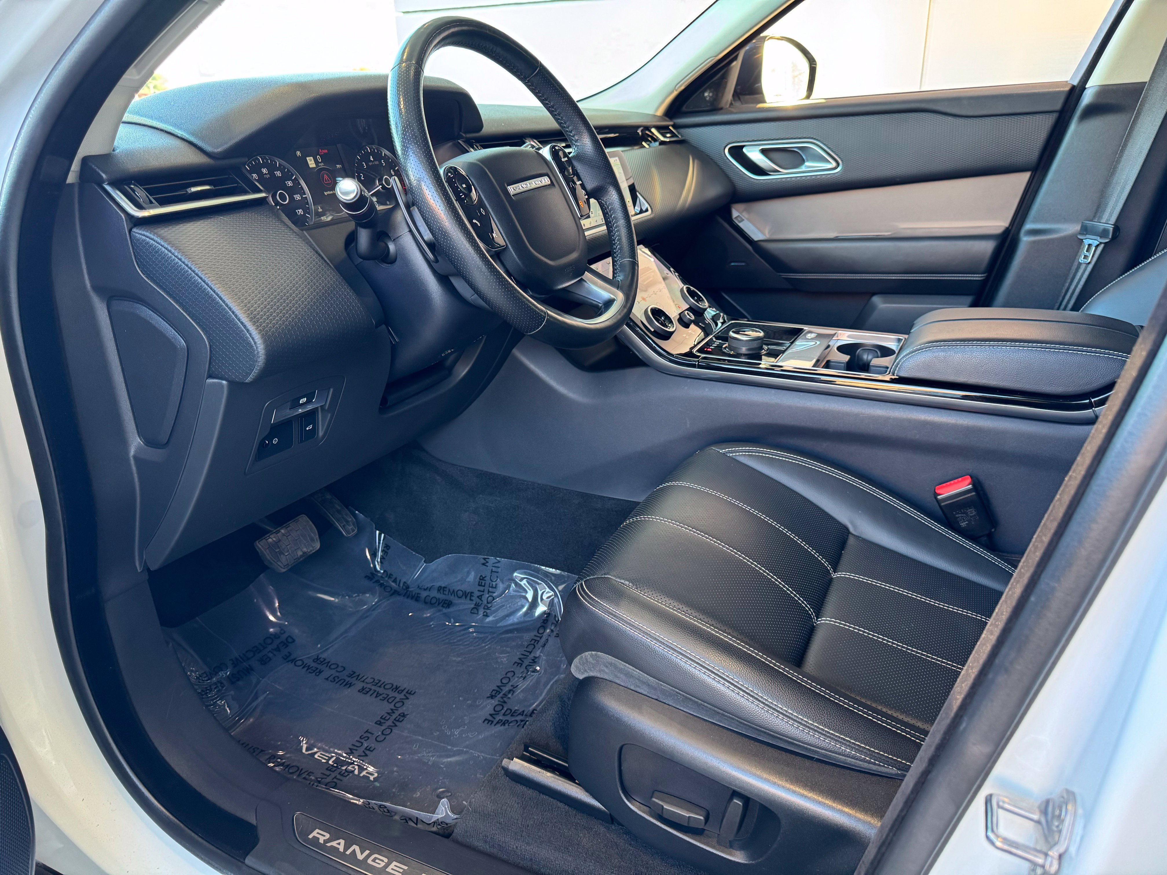 Used 2018 Land Rover Range Rover Velar S AWD/4WD image 16