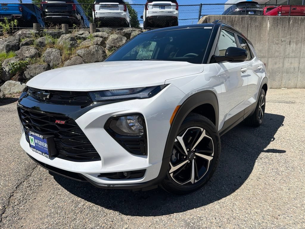 Used 2023 Chevrolet TrailBlazer RS w/ Technology Package AWD/4WD image 2