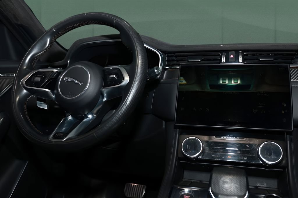 Used 2021 Jaguar F-PACE SVR image 29