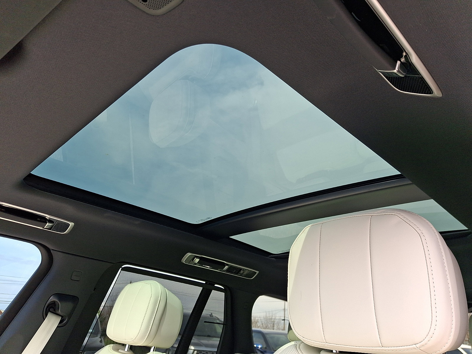 Used 2026 Land Rover Range Rover SE image 14