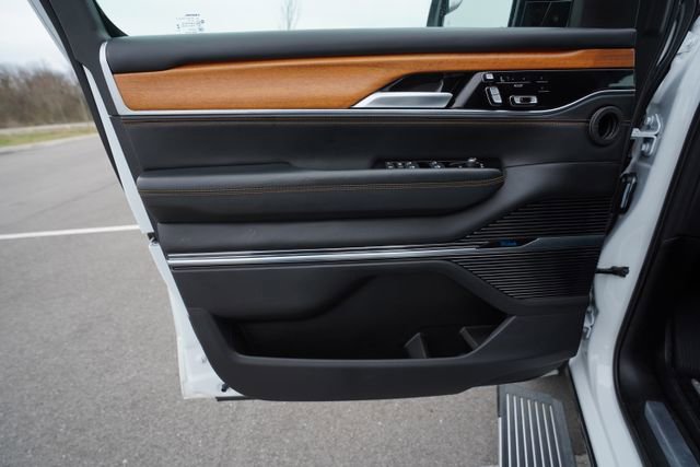 Used 2024 Jeep Grand Wagoneer L Series III image 15