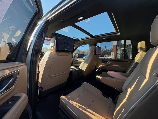 Used 2024 Chevrolet Suburban Premier w/ Advanced Technology Package image 12
