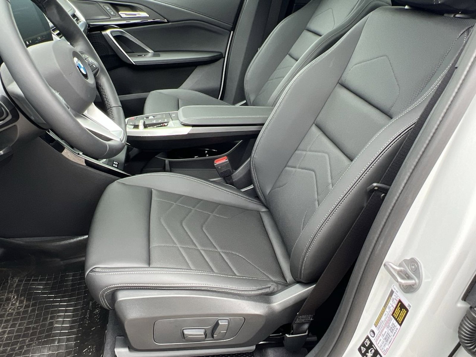 Certified 2025 BMW X1 xDrive28i w/ Technology Package image 10