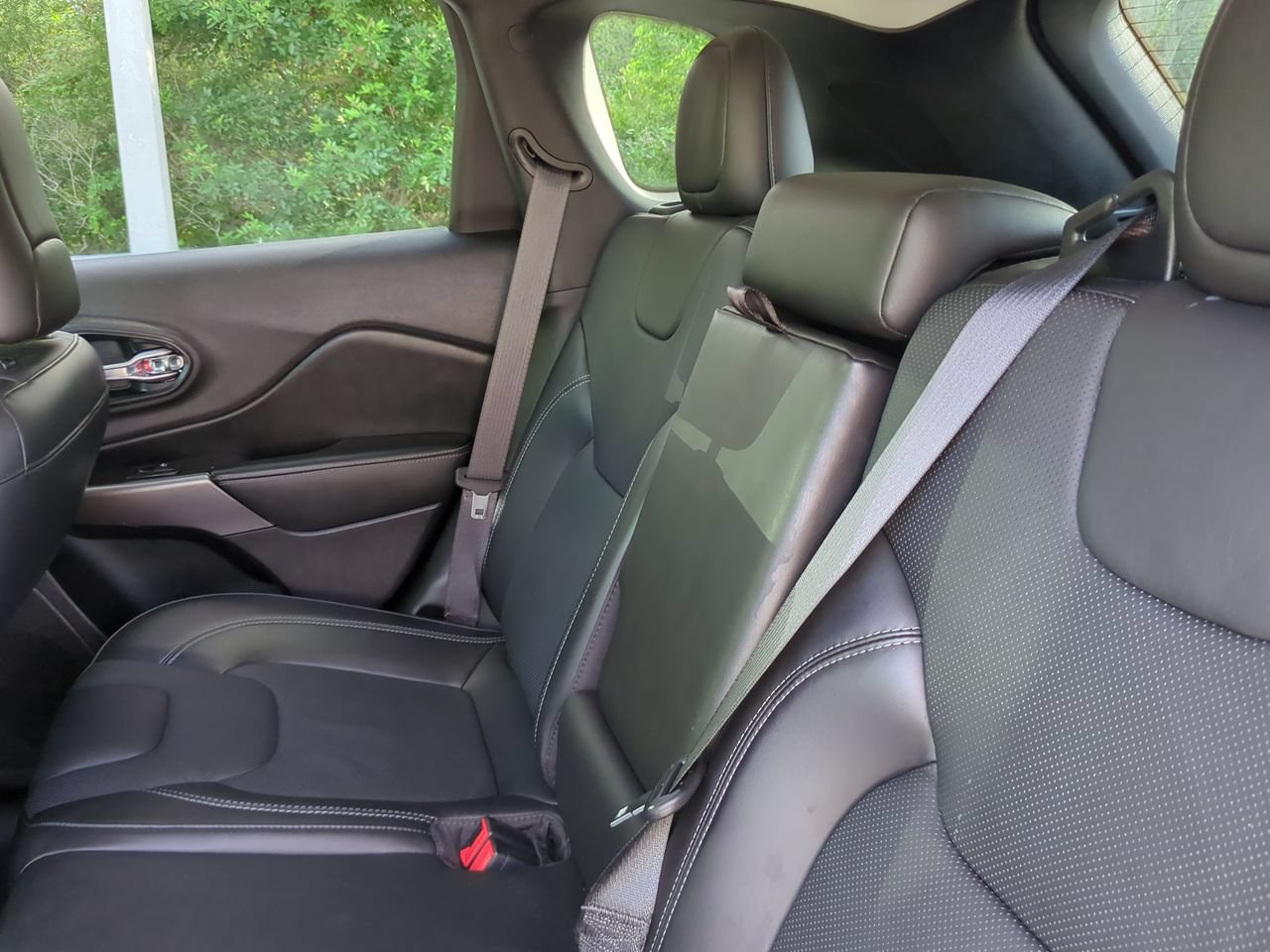 Used 2020 Jeep Cherokee Limited FWD image 18