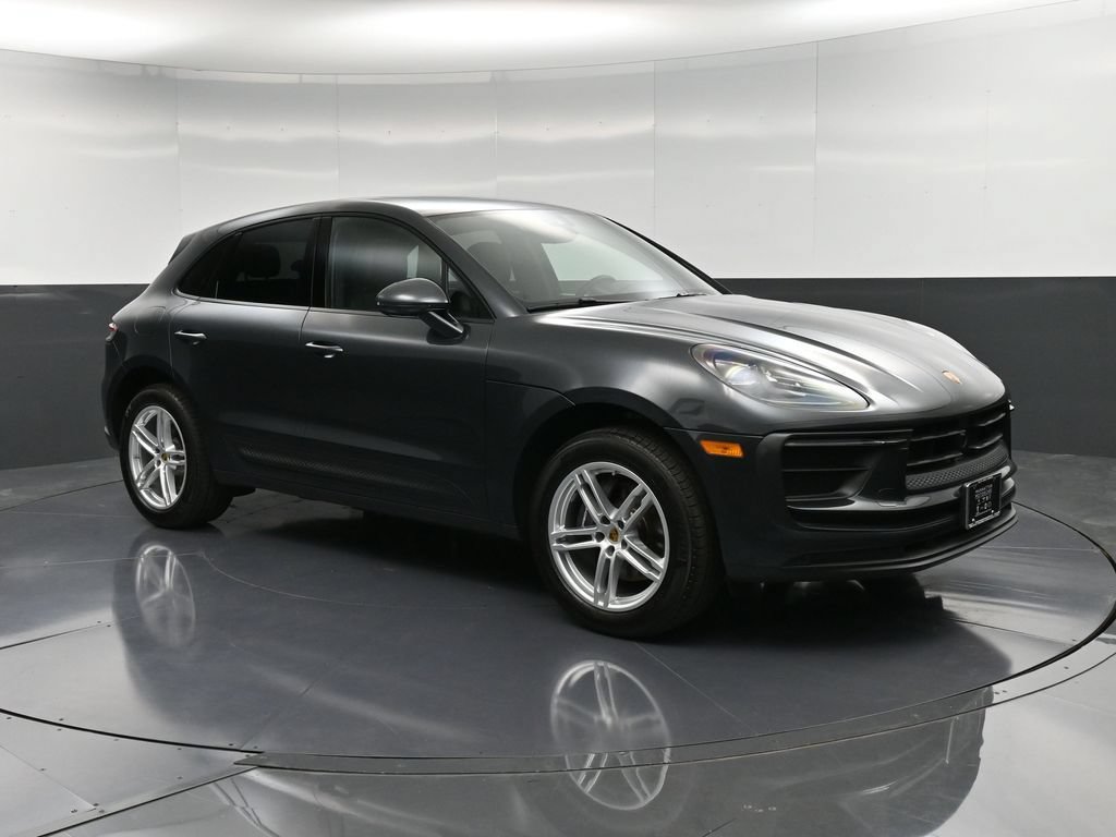 Certified 2025 Porsche Macan AWD/4WD image 10