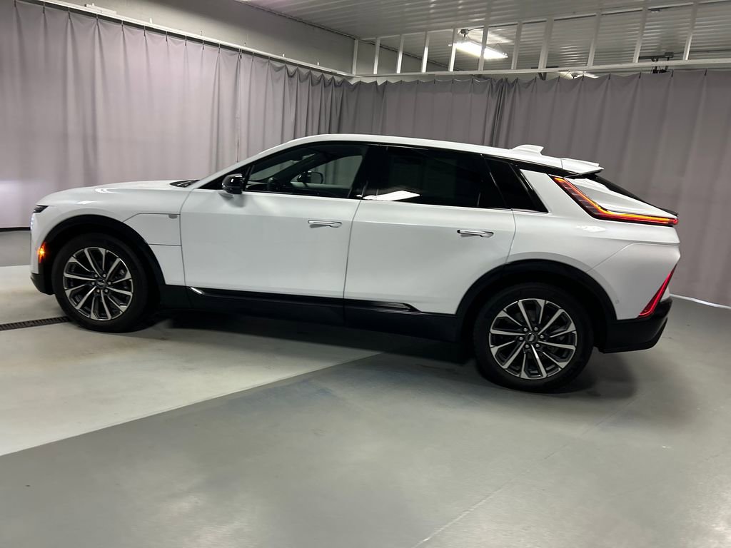 Used 2026 Cadillac Lyriq Sport AWD/4WD image 4