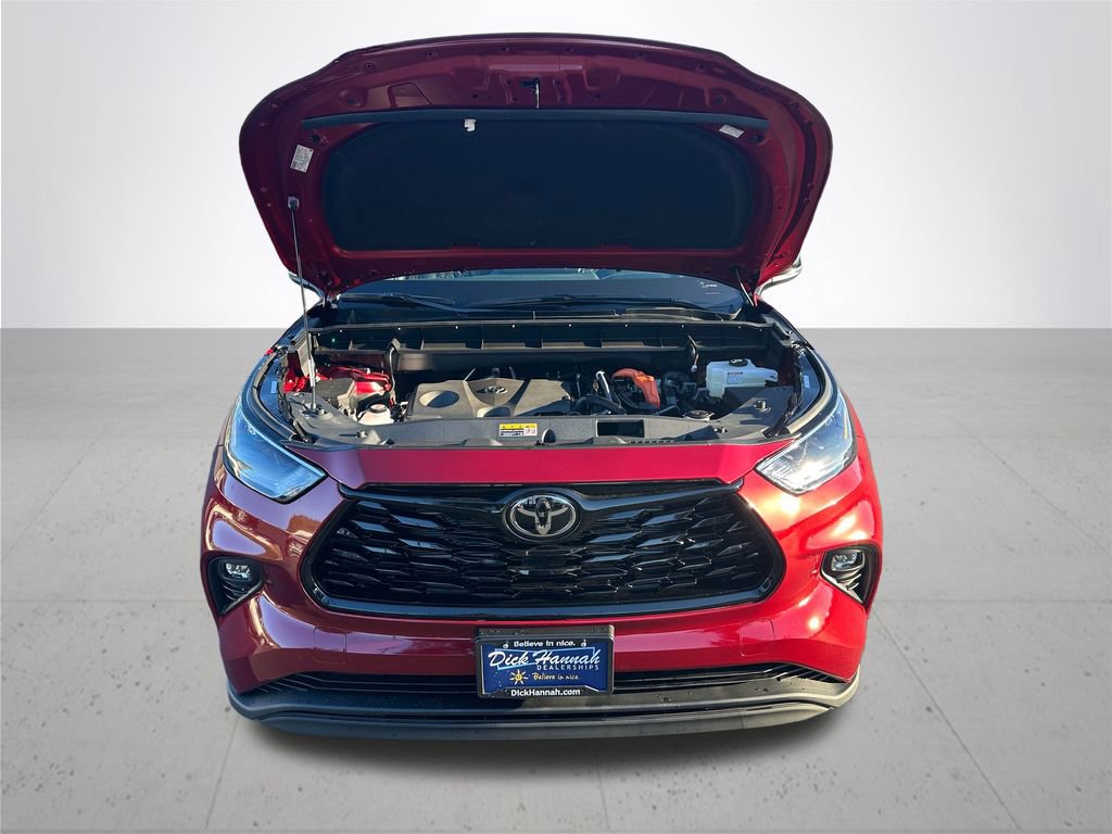 New 2025 Toyota Highlander XLE image 5