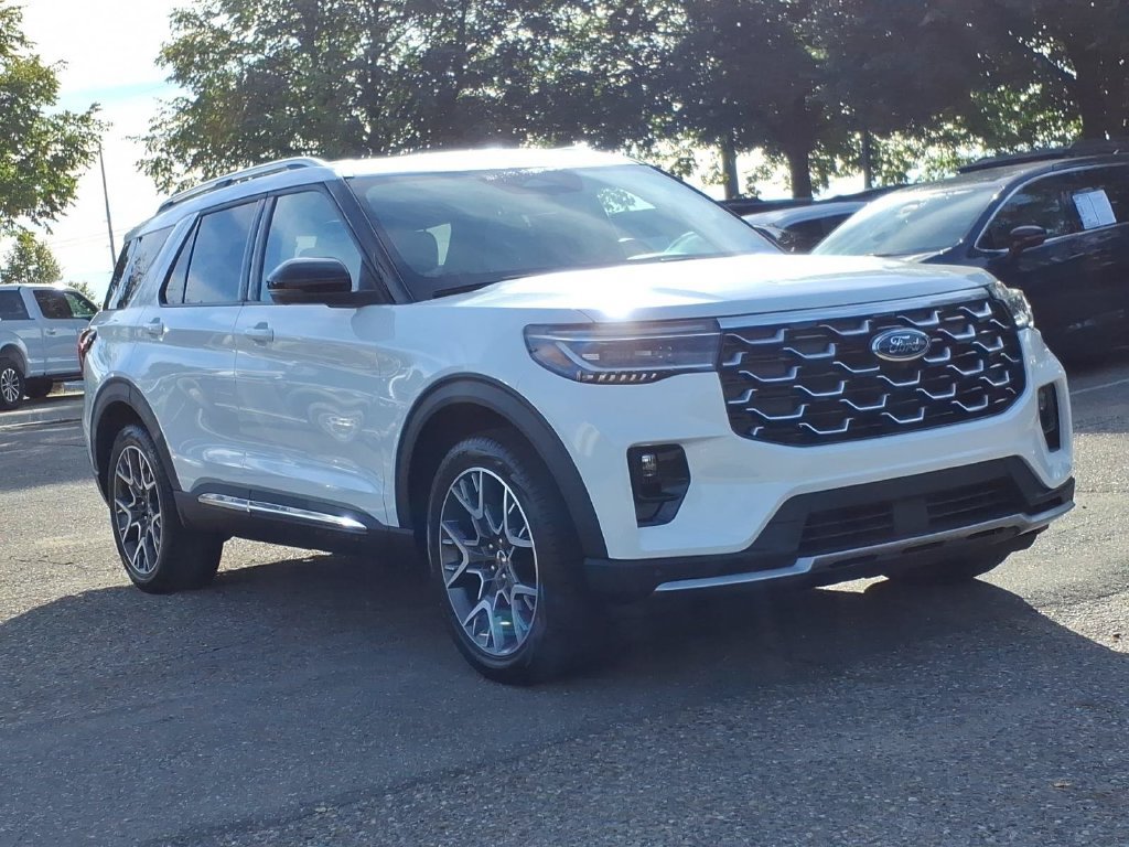 Used 2025 Ford Explorer Platinum w/ Ultimate Package AWD/4WD image 7