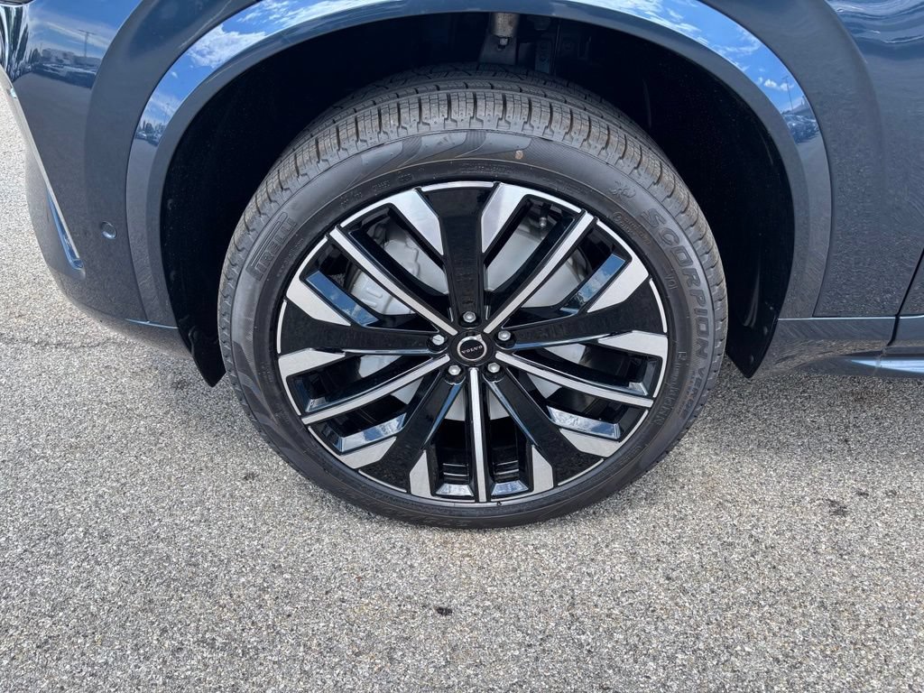 New 2026 Volvo XC90 B6 Plus w/ Protection Package Premier AWD/4WD image 9