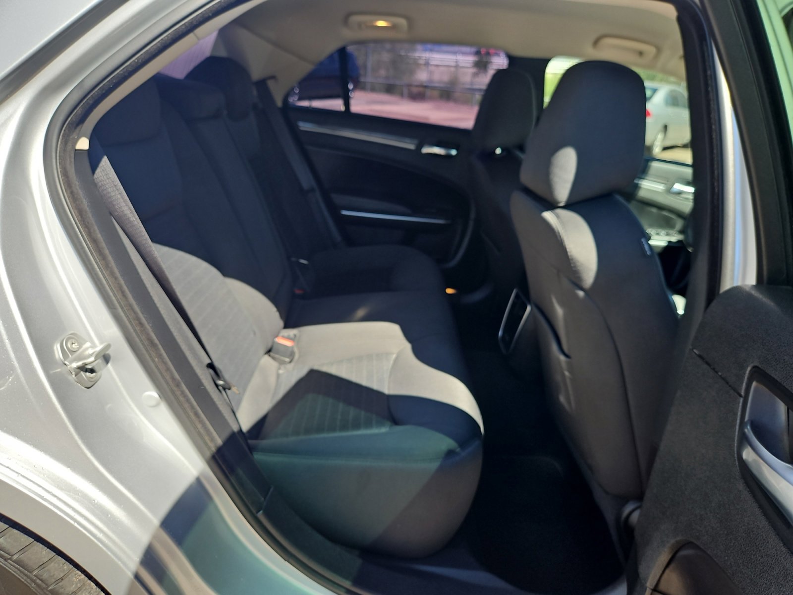 Used 2022 Chrysler 300 Touring w/ Sport Appearance Package image 18