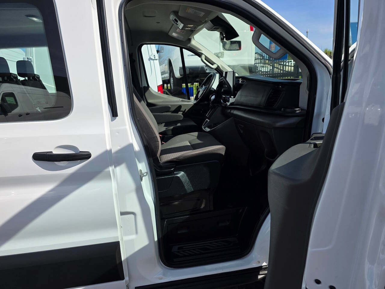 Used 2023 Ford Transit 350 XLT RWD image 18