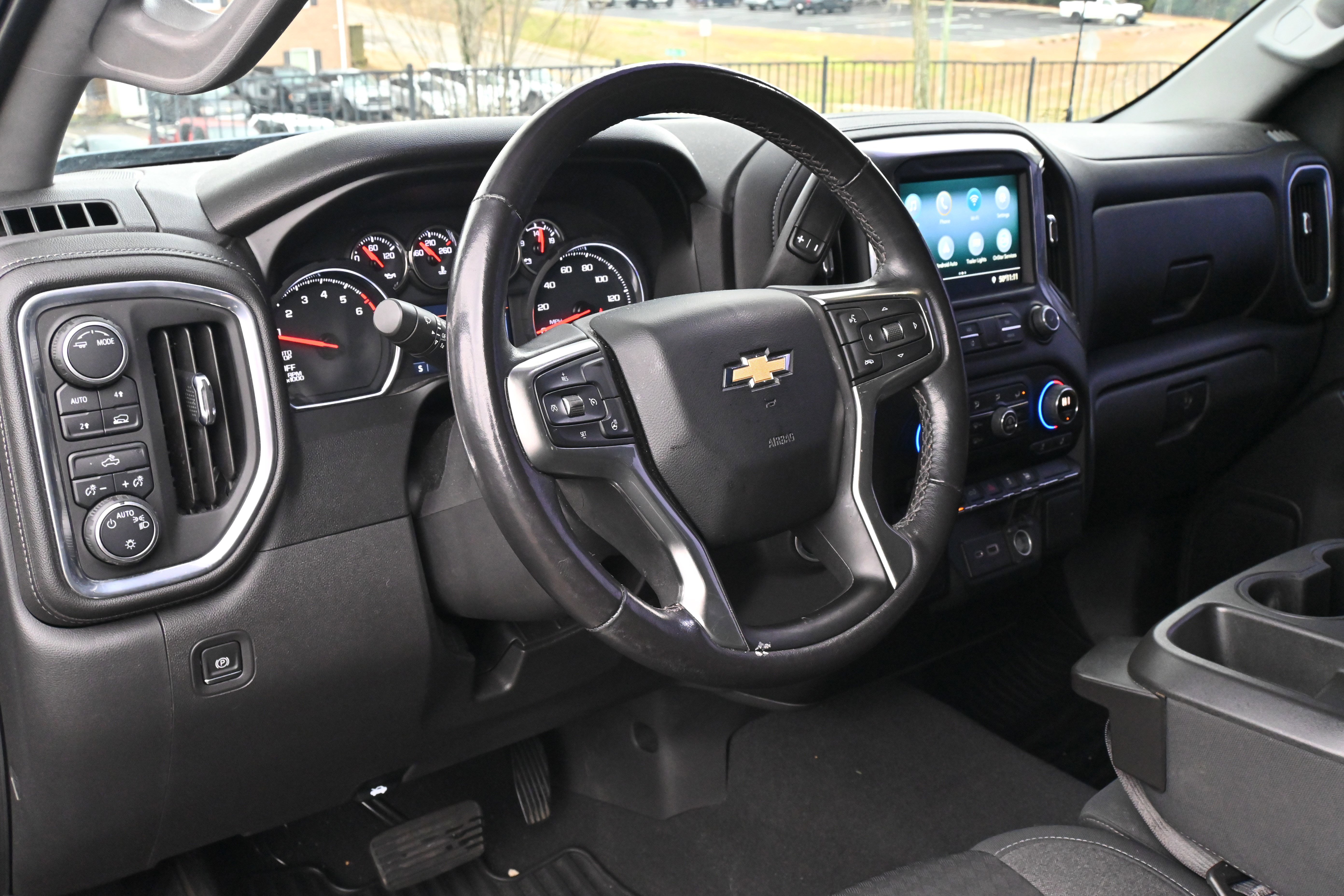 Used 2021 Chevrolet Silverado 1500 LT image 3