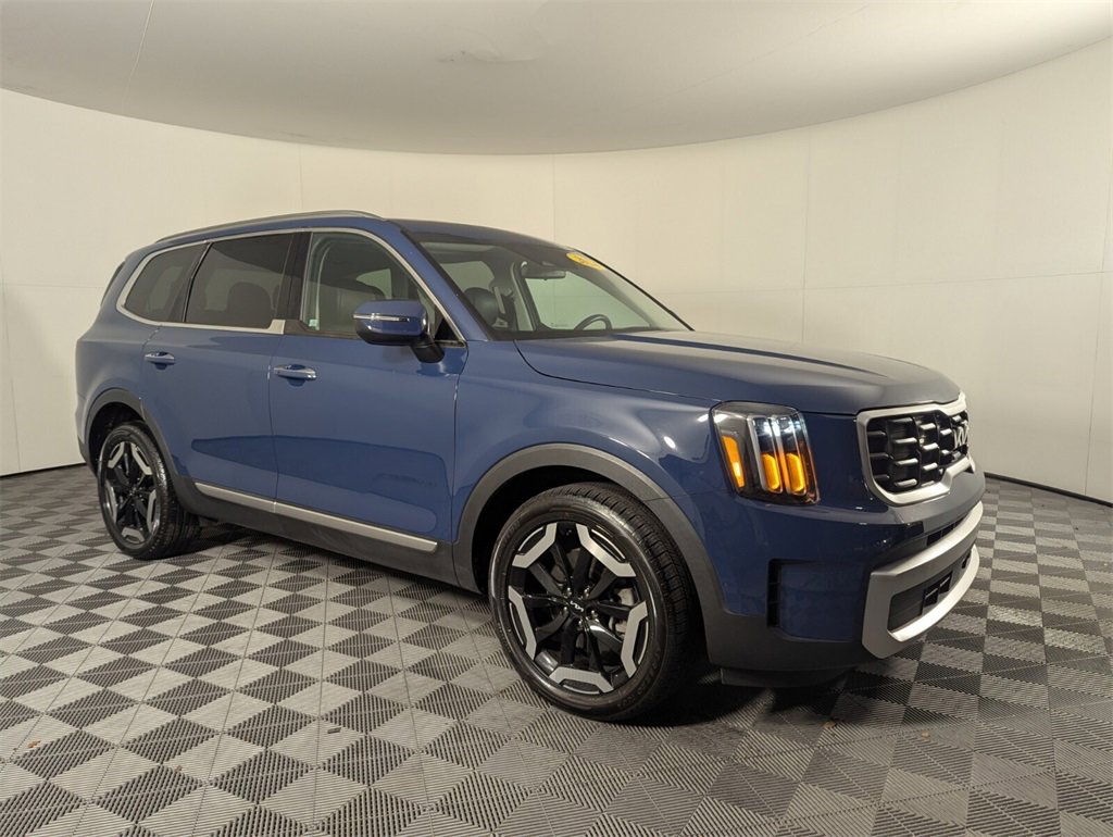 Used 2024 Kia Telluride S w/ S Sunroof Package image 2