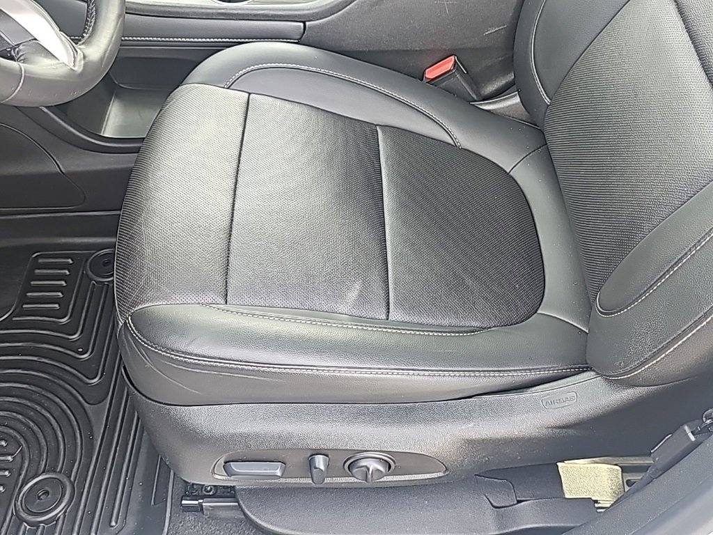 Certified 2022 GMC Acadia SLT w/ Elevation Edition image 12