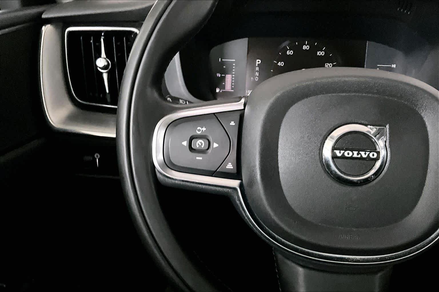Used 2019 Volvo XC60 T5 Momentum w/ Premium Package AWD/4WD image 24