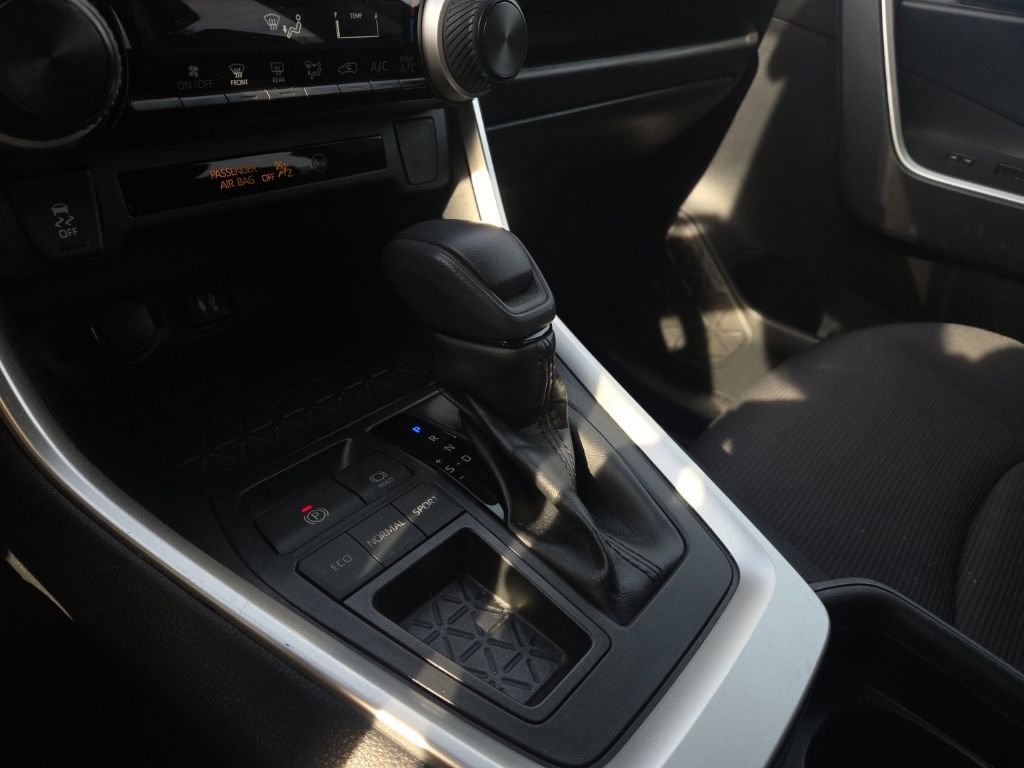 Used 2019 Toyota RAV4 LE w/ All Weather Liner Package image 20