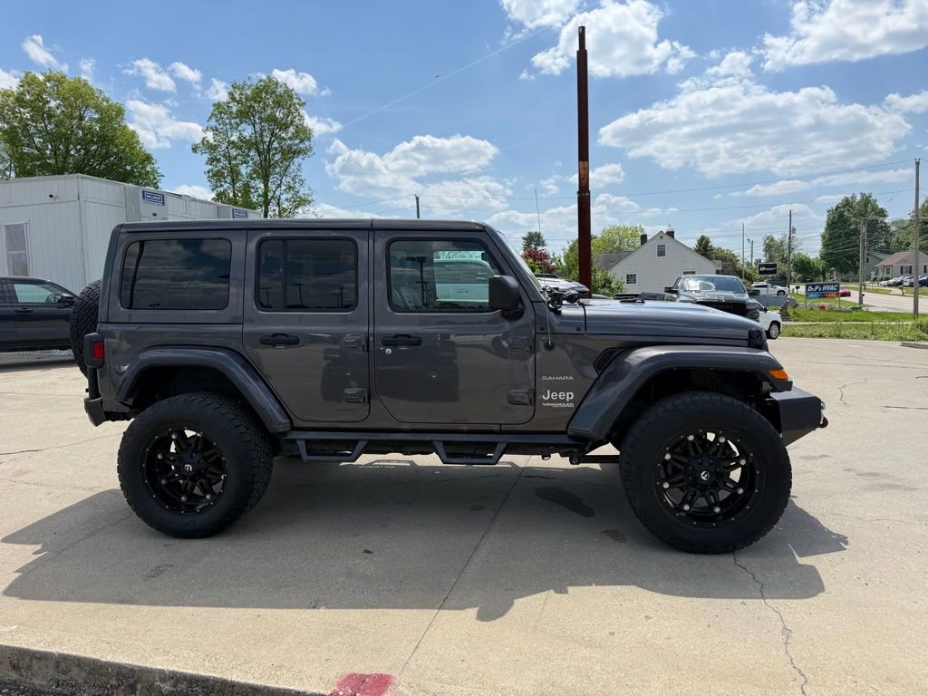 Used 2018 Jeep Wrangler Unlimited Sahara AWD/4WD image 5