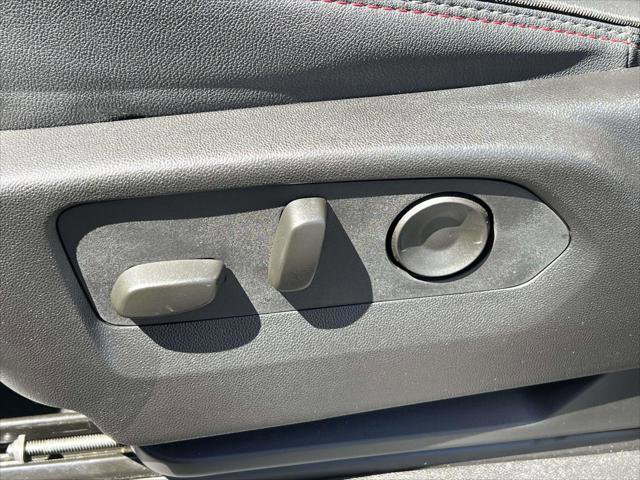 Used 2025 Chevrolet Suburban RST w/ Comfort Package AWD/4WD image 23