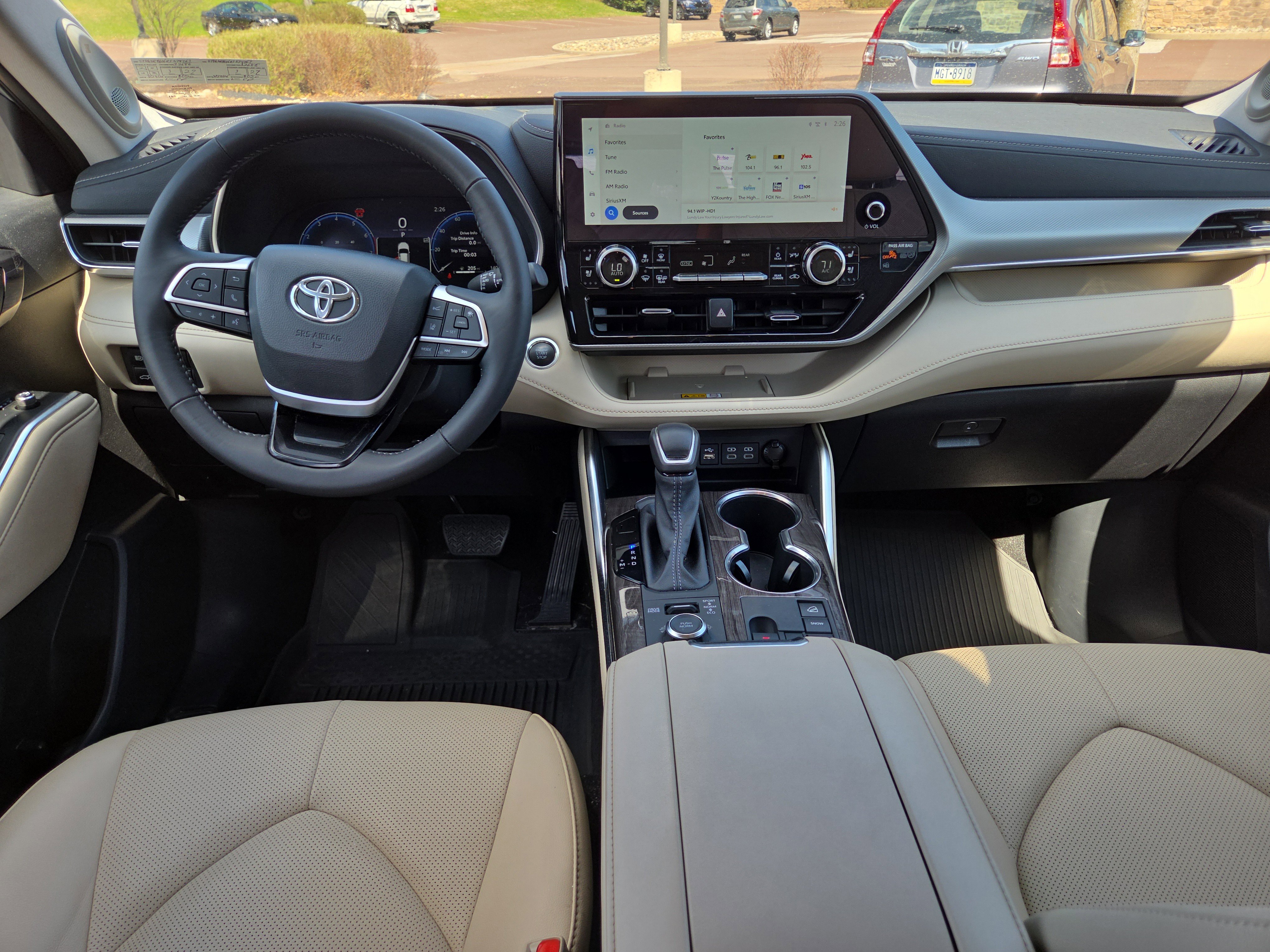 Used 2024 Toyota Highlander Platinum image 26