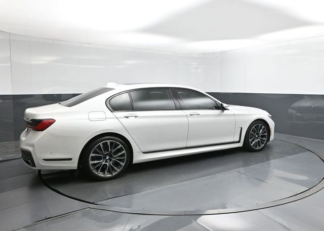 Used 2020 BMW 740i w/ M Sport Package image 8