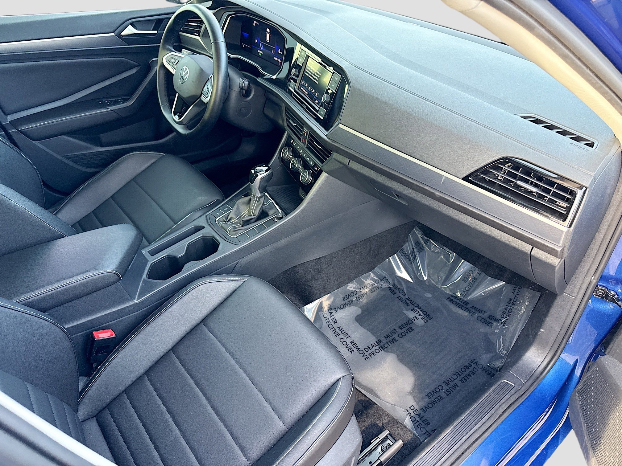 Used 2023 Volkswagen Jetta SE w/ Panoramic Sunroof Package image 13