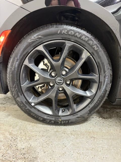 Used 2025 Chrysler Pacifica Limited image 13