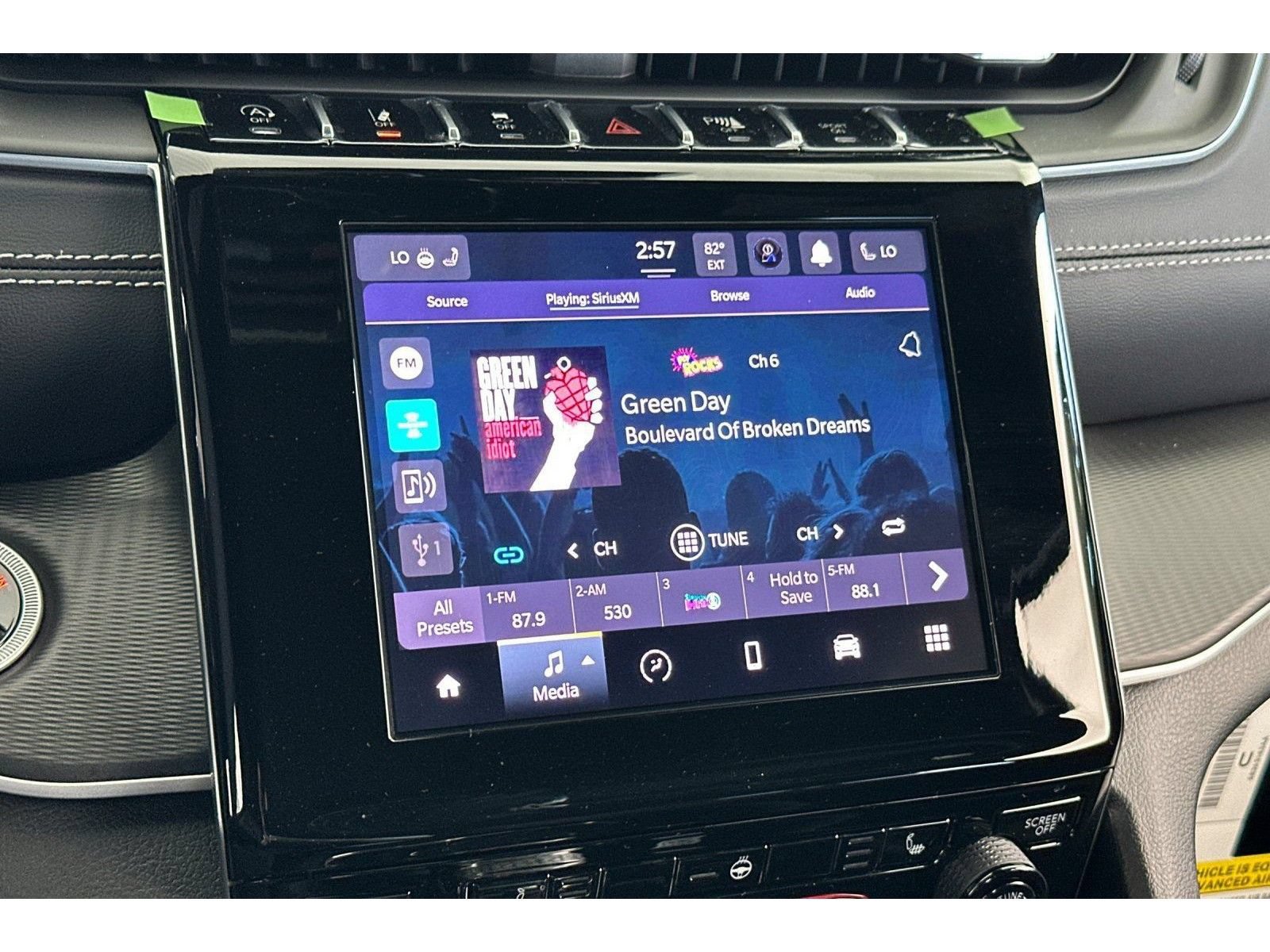 New 2025 Jeep Grand Cherokee Laredo w/ Luxury Tech Group I RWD image 19