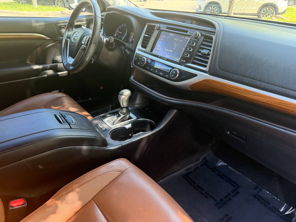 Used 2018 Toyota Highlander Limited FWD image 10