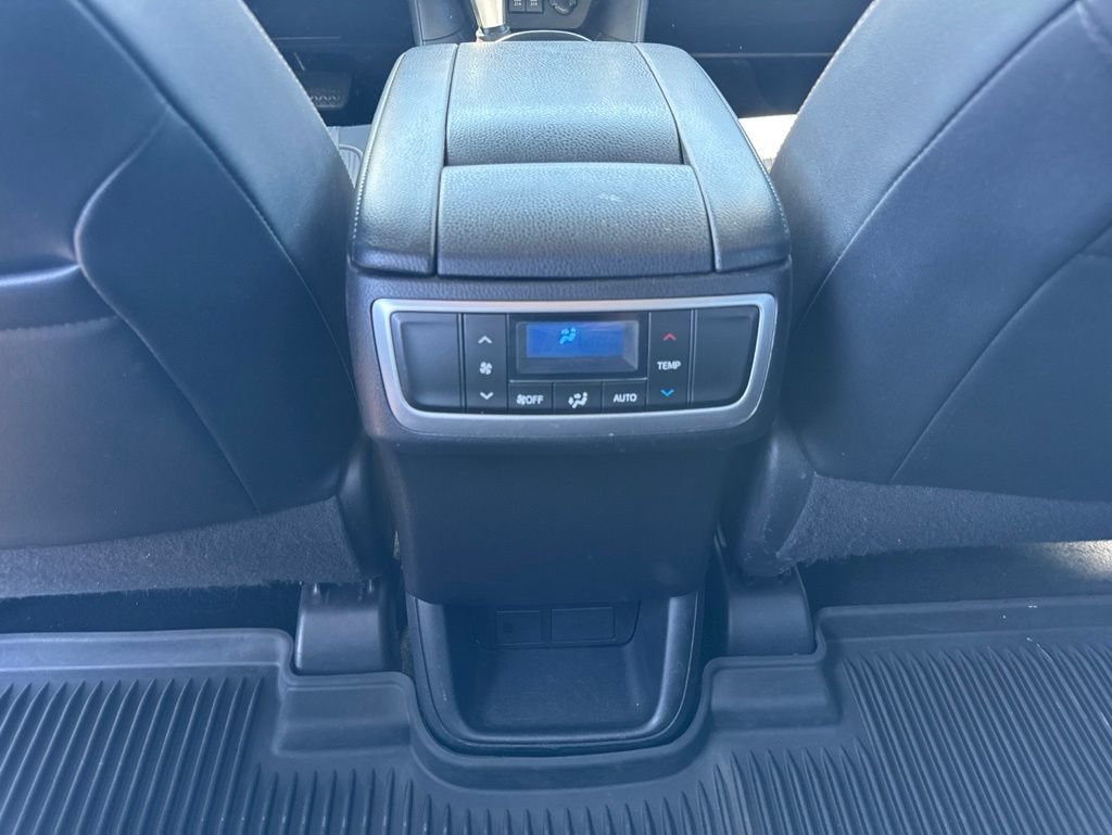 Used 2017 Toyota Highlander Plus AWD/4WD image 28