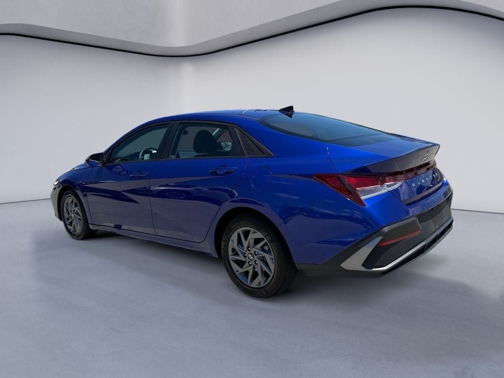 Used 2024 Hyundai Elantra SEL FWD image 3