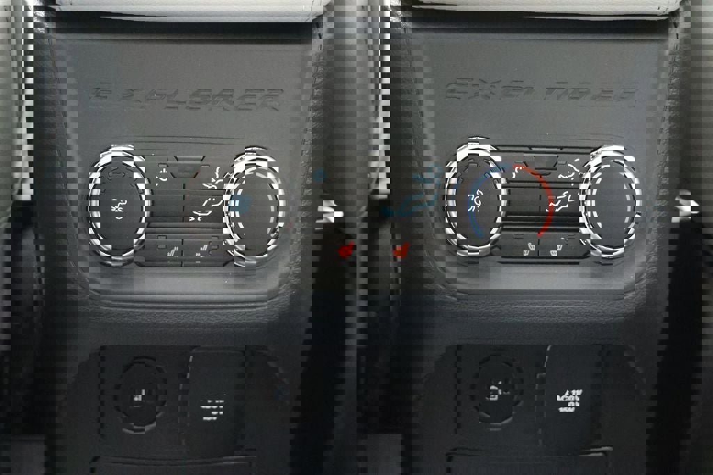 Used 2026 Ford Explorer Platinum w/ LUX Leather Package image 13