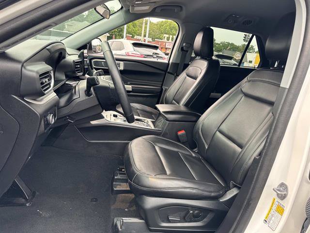 Certified 2023 Ford Explorer XLT w/ Equipment Group 202A AWD/4WD image 8