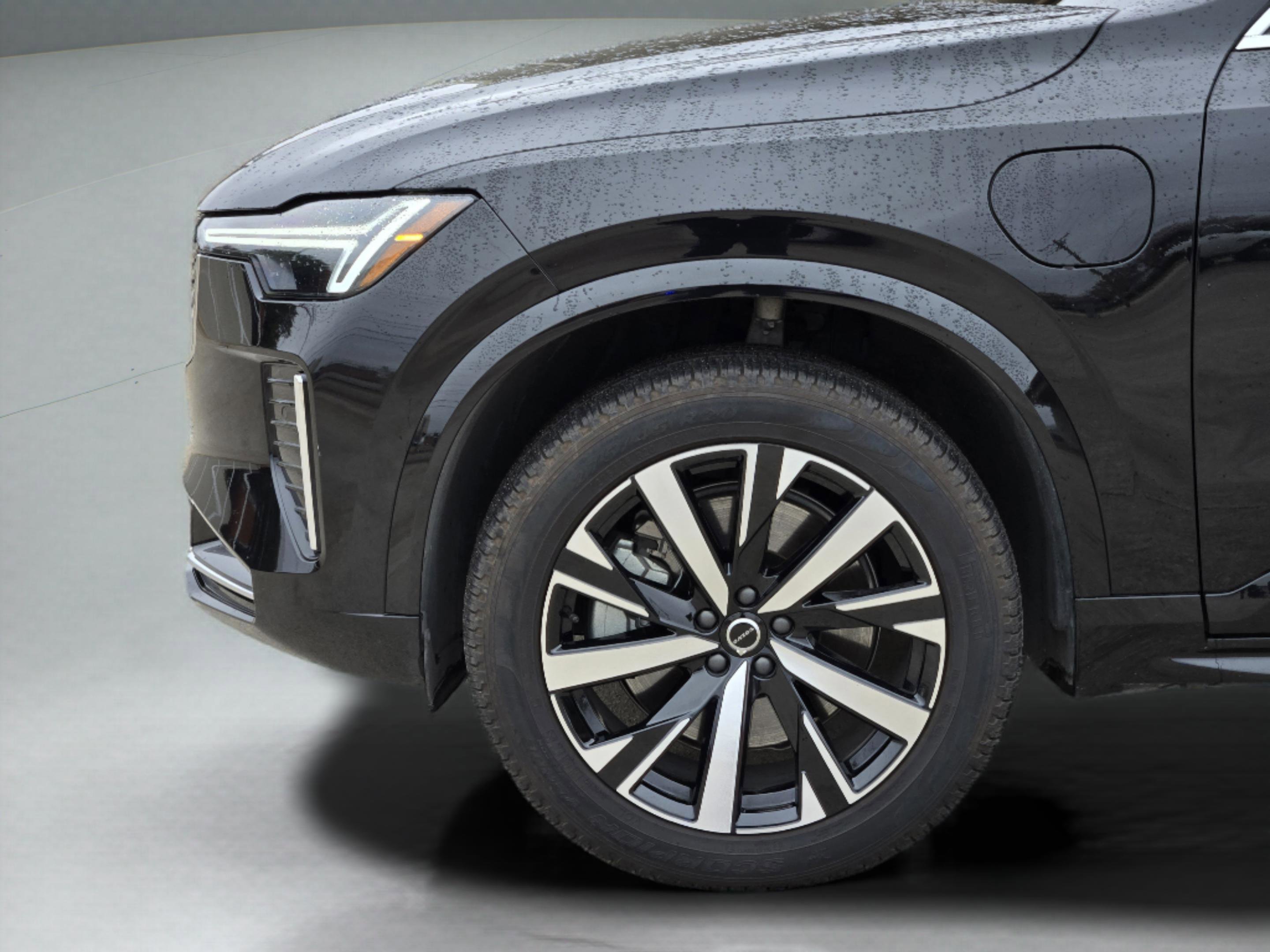 New 2025 Volvo XC90 T8 Core w/ Protection Package image 32