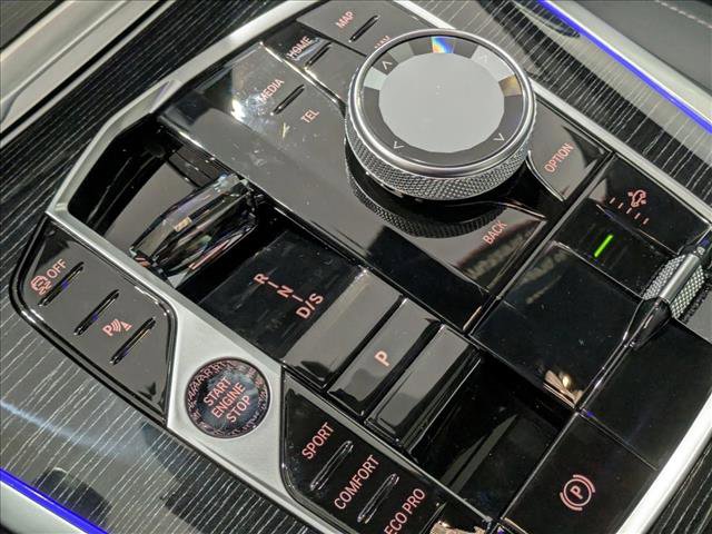 Used 2025 BMW X7 M60i image 12