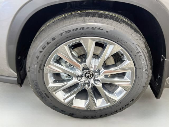 New 2026 Toyota Highlander Limited AWD/4WD image 11