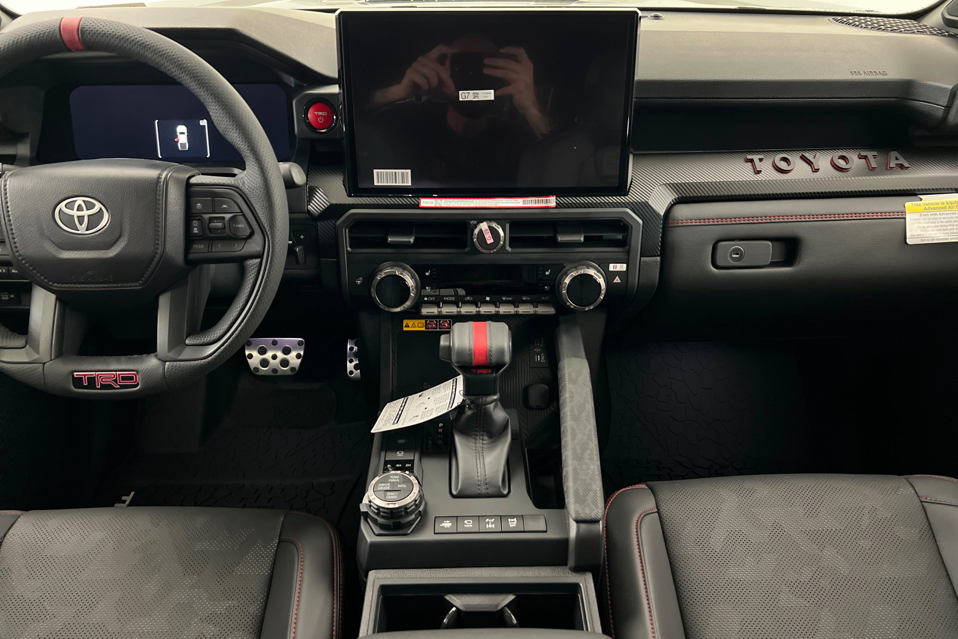 Certified 2025 Toyota Tacoma TRD Off-Road AWD/4WD image 14