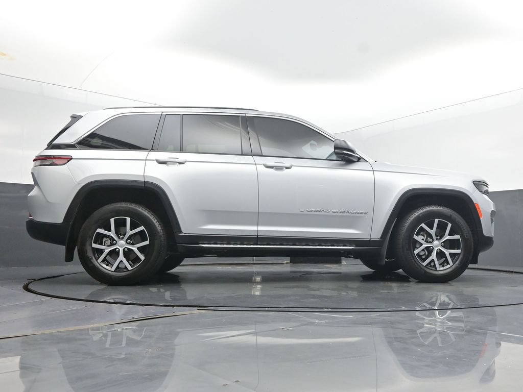Used 2024 Jeep Grand Cherokee Limited AWD/4WD image 49