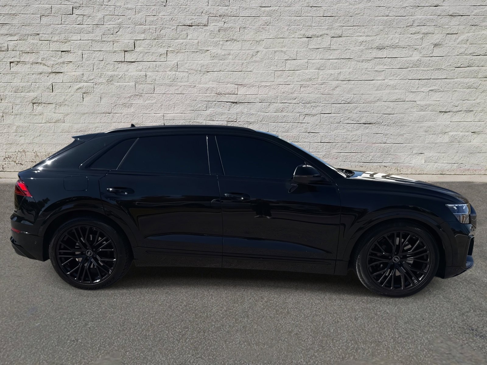 Used 2024 Audi SQ8 Premium Plus w/ Executive Package image 4